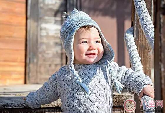小孩冬天穿两三件毛衣合适吗 怎么来判断宝宝体温是否舒适