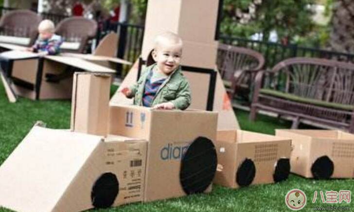 纸箱子怎么变成宝宝的玩具 孩子拿纸箱当玩具好吗