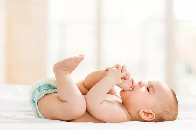 宝宝各年龄阶段的发育表现 宝宝发育没达到标准就是发育迟缓了吗