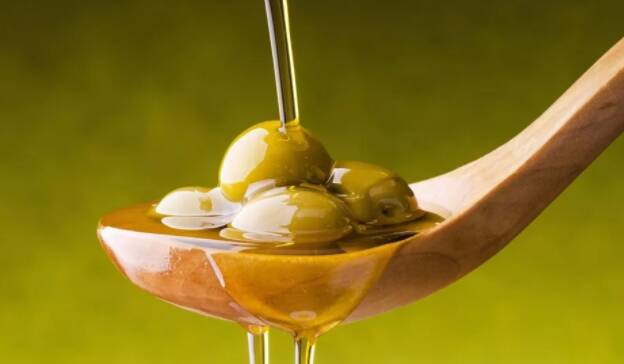 橄榄油对皮肤的功效与作用 橄榄油对皮肤有什么好处