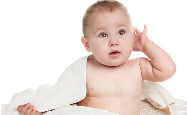 宝宝总抓耳朵是不舒服吗 日常如何护理宝宝耳朵
