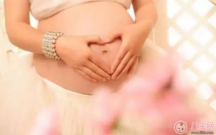 脐带绕颈与抚摸肚皮有关系吗 孕妇频繁摸肚子对胎儿有影响吗