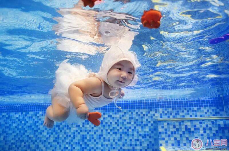 给宝宝洗澡耳朵进水这么处理干得快 孩子耳朵进水快速排出方法