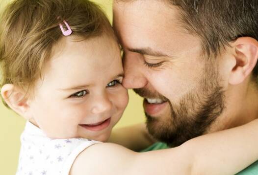 女儿第一次叫爸爸的心情说说 女儿会叫爸爸开心的感觉句子