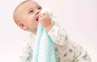 宝宝要多久才能适应安抚巾 宝宝如何安全使用安抚巾