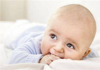 夏天宝宝发烧可以开空调吗 注意空调温度和孩子体温的变化