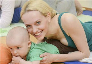 婴儿可以进行亲子瑜伽吗 婴儿亲子瑜伽教程动作解析