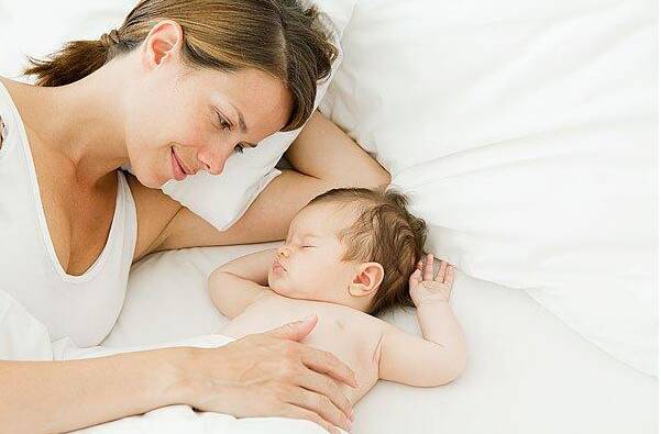 6种睡觉习惯让宝宝变笨不长高，宝妈们应重视