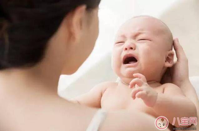 宝宝总是哭闹是为什么    不是因为饿了困了竟然是因为这个