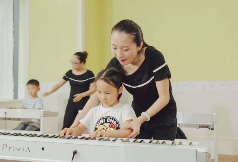 孩子手小可以学钢琴吗 什么会影响孩子弹钢琴