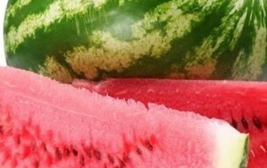 夏天西瓜放冰箱能放几天 切开的西瓜放冰箱能放多久2022