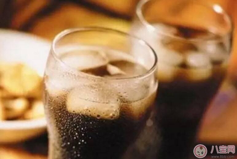 孕妇能喝可乐等碳酸饮料吗 孕妇喝多少可乐有害(5罐)