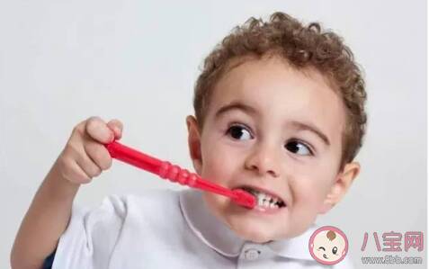 孩子不爱刷牙是什么原因 如何让宝宝养成良好的刷牙习惯