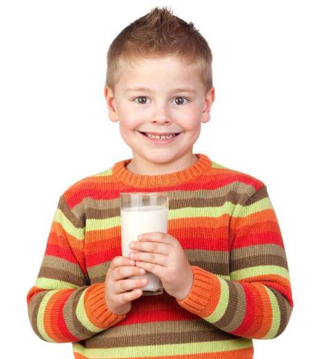 鲜牛奶和纯牛奶哪个好 孩子喝奶要注意什么