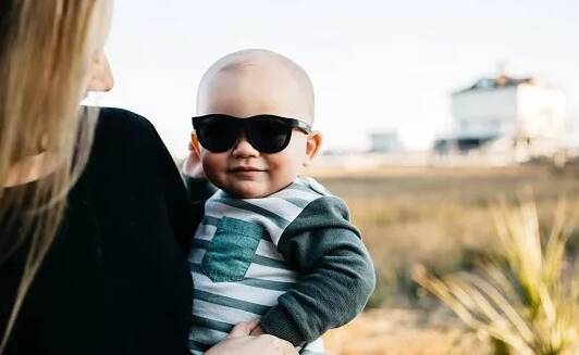婴幼儿太阳眼镜选购标准 给孩子买太阳眼镜要注意什么