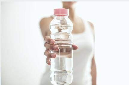 孕妇夏天可以喝凉水吗 衣服夏天喝凉水要注意什么