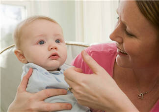 宝宝是如何运用肢体语言的 如何教宝宝学会用肢体语言