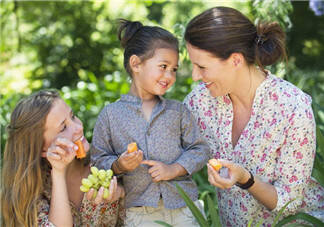 带孩子摘葡萄的心情说说 分享和孩子摘葡萄的句子短语